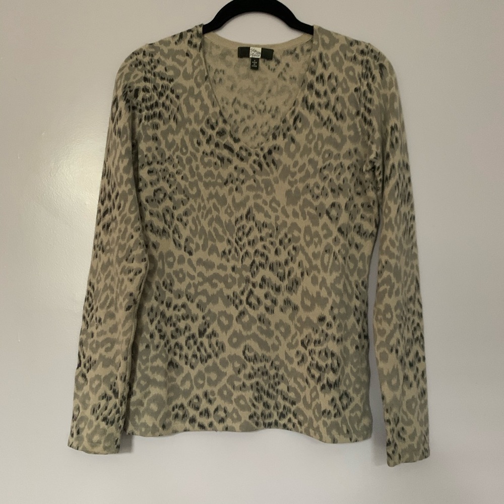 Saks Fifth Avenue V-Neck Leopard Sweater Small
